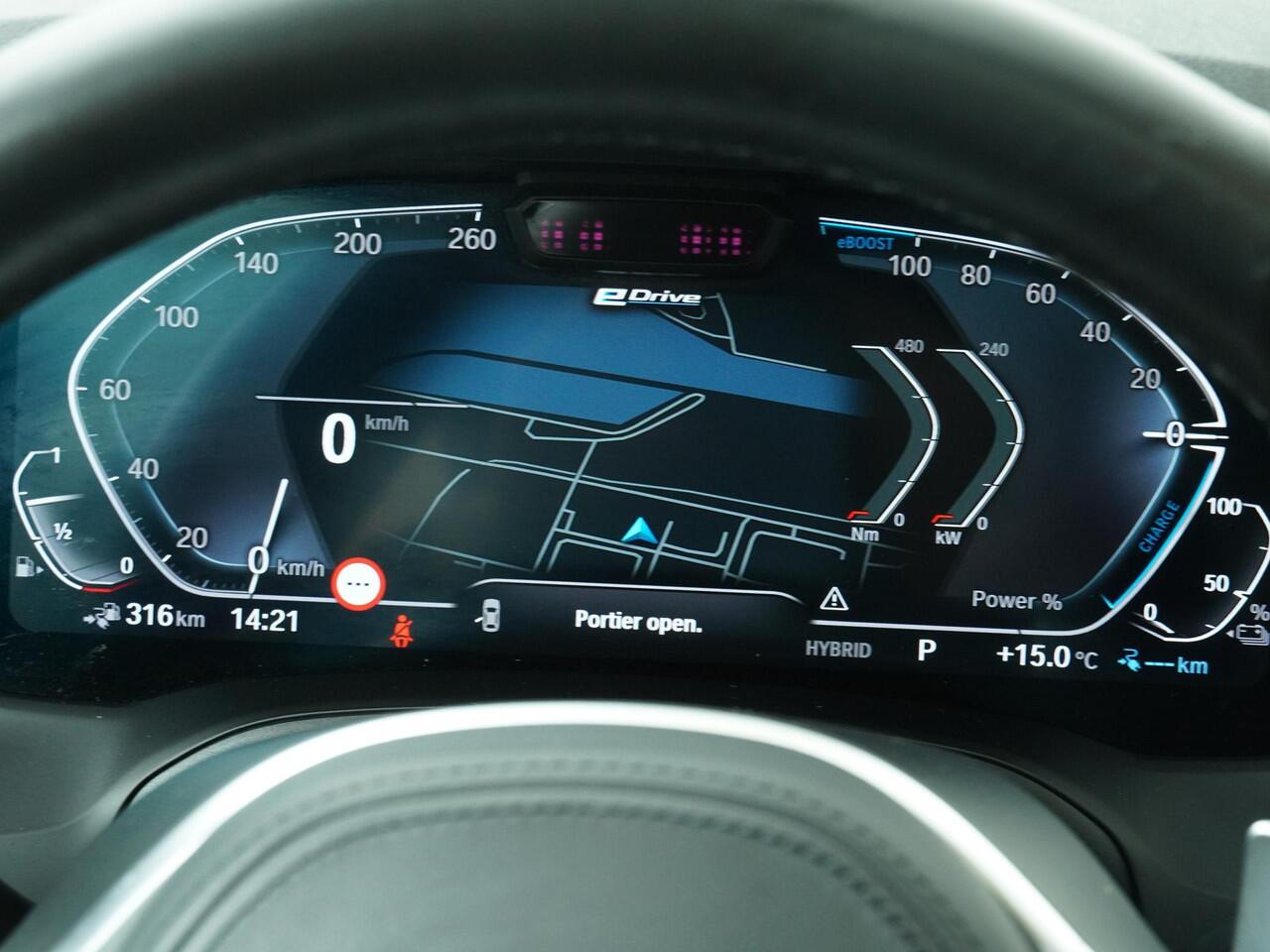 BMW 3-SERIE Touring 330e High Executive | Glazen Panoramadak | Active Cruise Control | Trekhaak Elektrisch | Laserlight | Leder met stoelverwarming | Head-Up Dipslay |