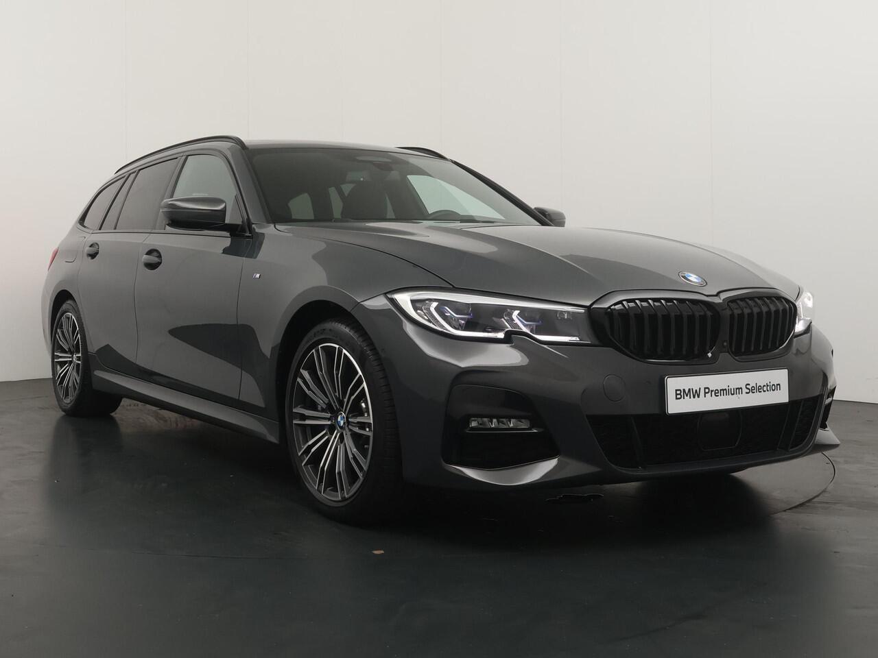 BMW 3-SERIE Touring 330e High Executive | Glazen Panoramadak | Active Cruise Control | Trekhaak Elektrisch | Laserlight | Leder met stoelverwarming | Head-Up Dipslay |