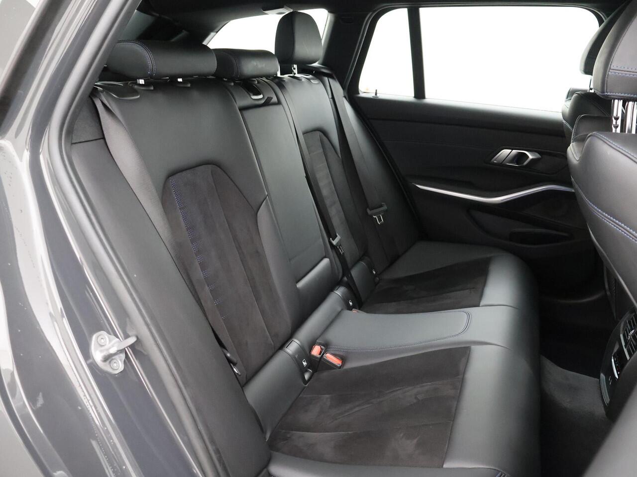 BMW 3-SERIE Touring 318i AUT. M-SPORT DRAVITGRAU + SPORTSTOELEN | CAMERA | MEMORY | HIFI | SFEERVERLICHTING | CARPLAY