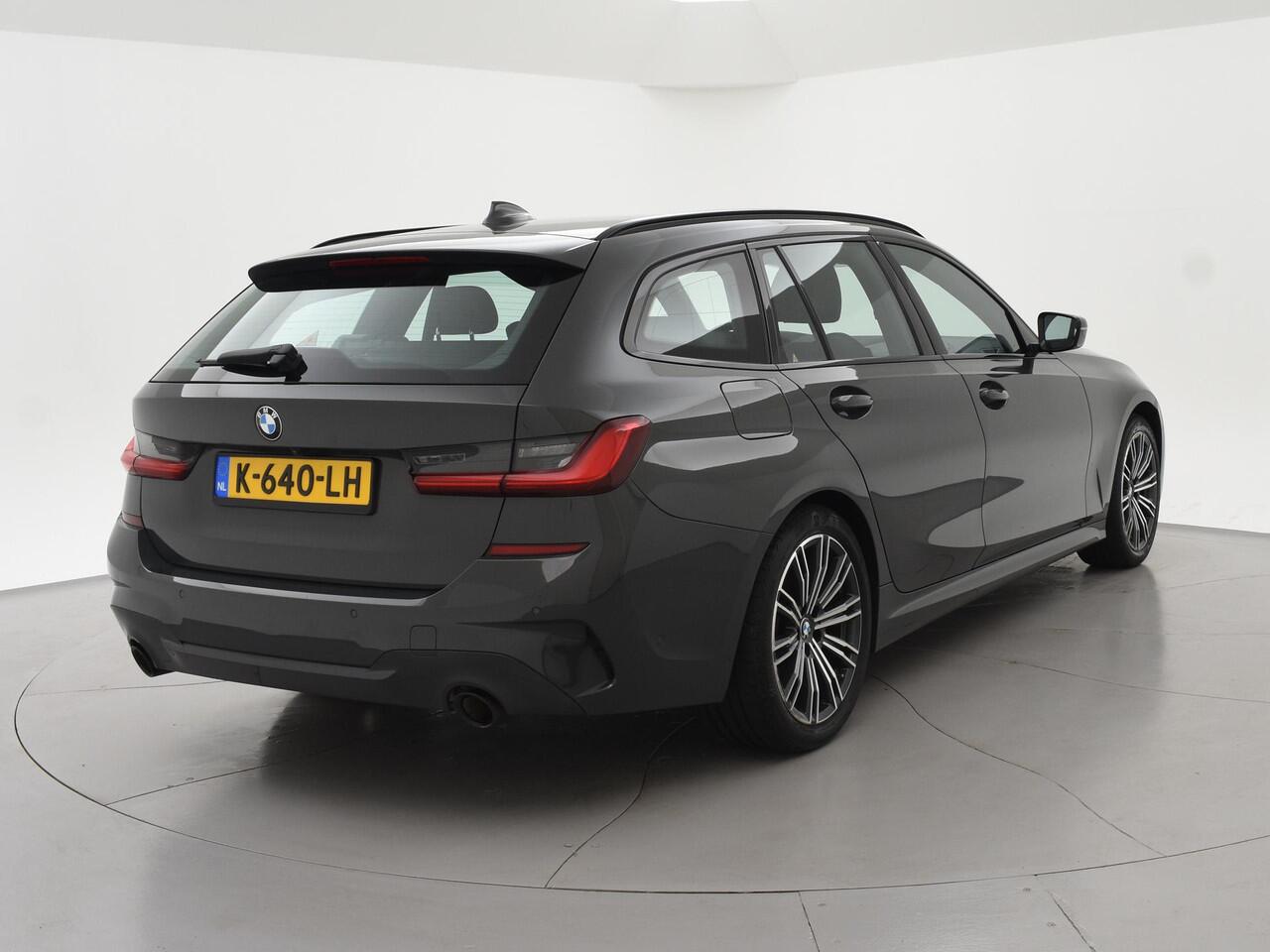BMW 3-SERIE Touring 318i AUT. M-SPORT DRAVITGRAU + SPORTSTOELEN | CAMERA | MEMORY | HIFI | SFEERVERLICHTING | CARPLAY