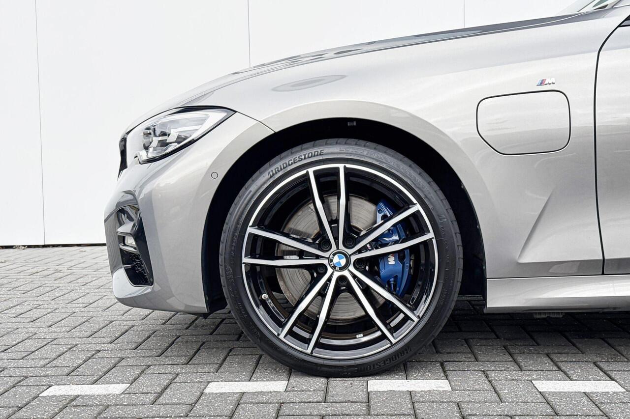 BMW 3-SERIE Sedan 330e | High Executive | M Sport | 19 inch