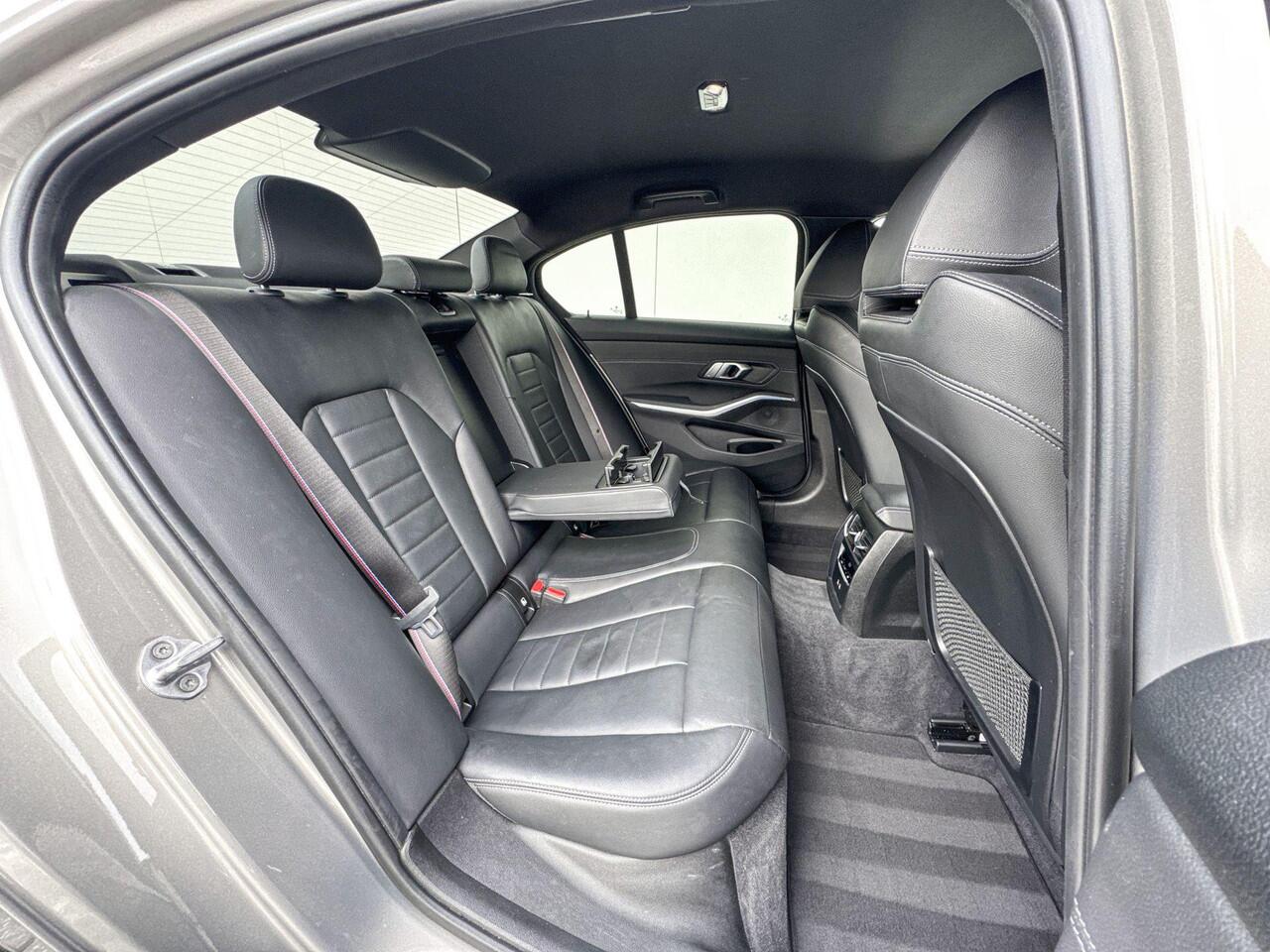 BMW 3-SERIE Sedan 330e | High Executive | M Sport | 19 inch