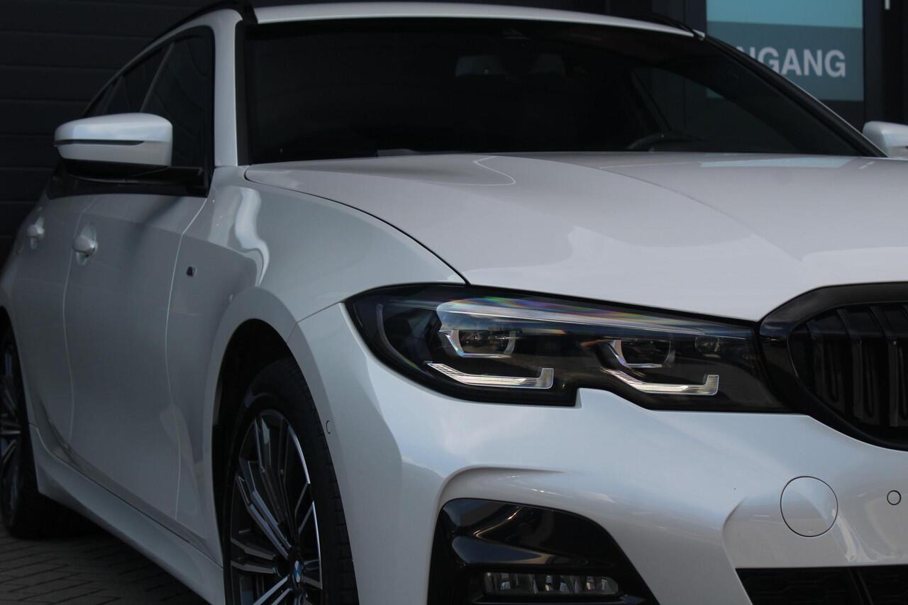 BMW 3-SERIE Touring 330e M Sport | 18" L.M.| Keyless | Camera | Elektrische Achterklep | Stoelverwarming | Mineral-weiss