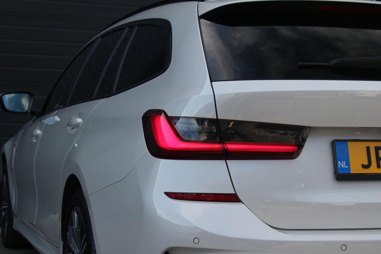 BMW 3-SERIE Touring 330e M Sport | 18" L.M.| Keyless | Camera | Elektrische Achterklep | Stoelverwarming | Mineral-weiss