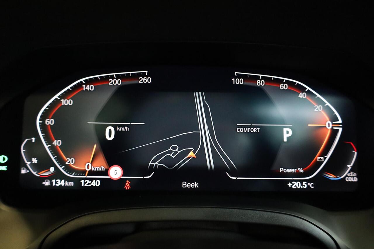 BMW 3-SERIE Touring 318i High Executive | M Sport | Elektrische Trekhaak | Glazen panoramadak | Achteruitrijcamera | HiFi | Shadowline