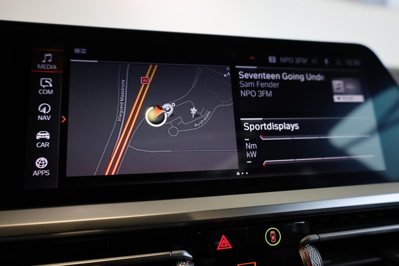 BMW 3-SERIE Touring 318i High Executive | M Sport | Elektrische Trekhaak | Glazen panoramadak | Achteruitrijcamera | HiFi | Shadowline