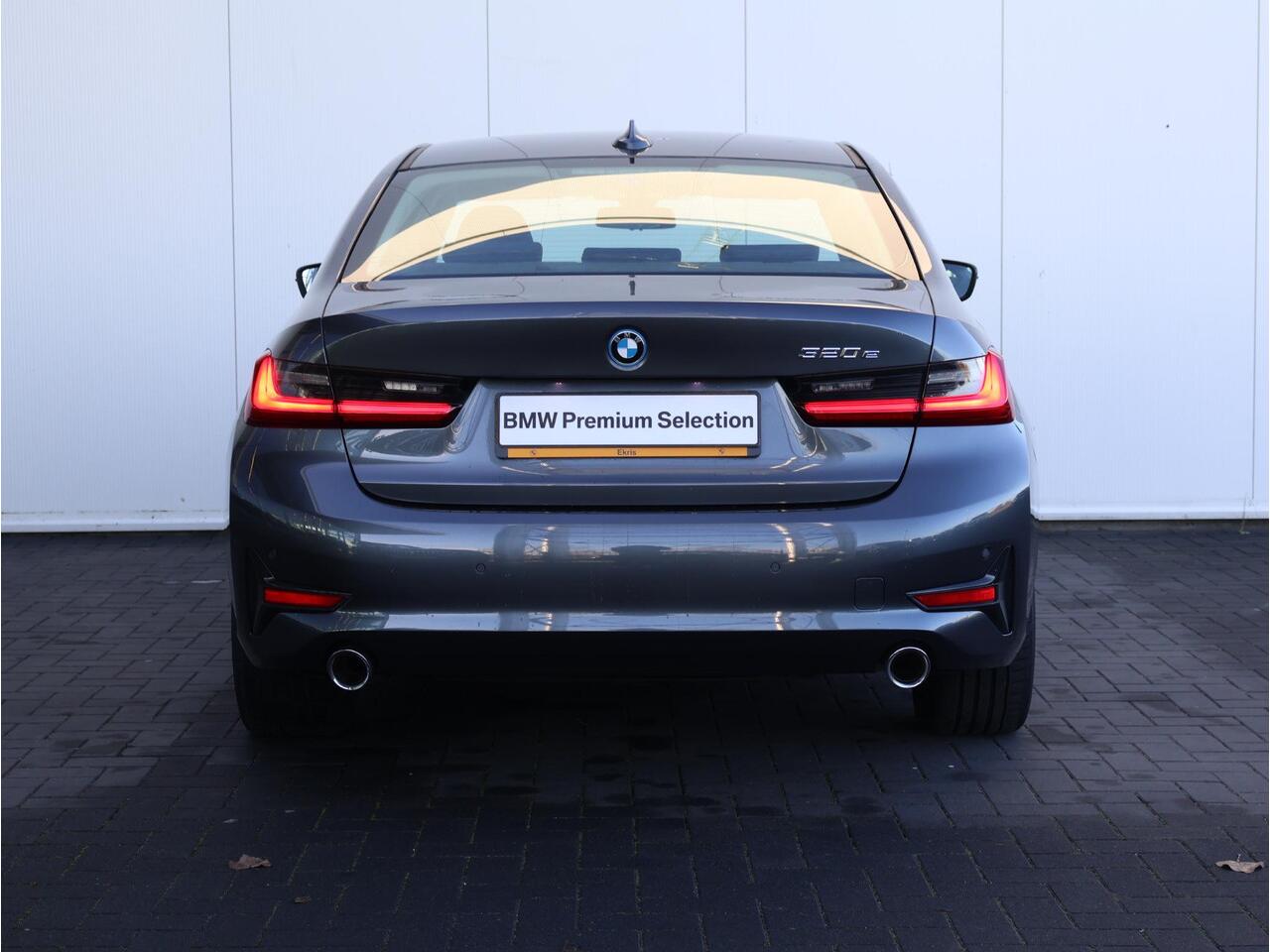 BMW 3-SERIE 320e Business Edition Plus / Lederen Bekleding / Stoelverwarming / Sportstoelen / 17 '' /