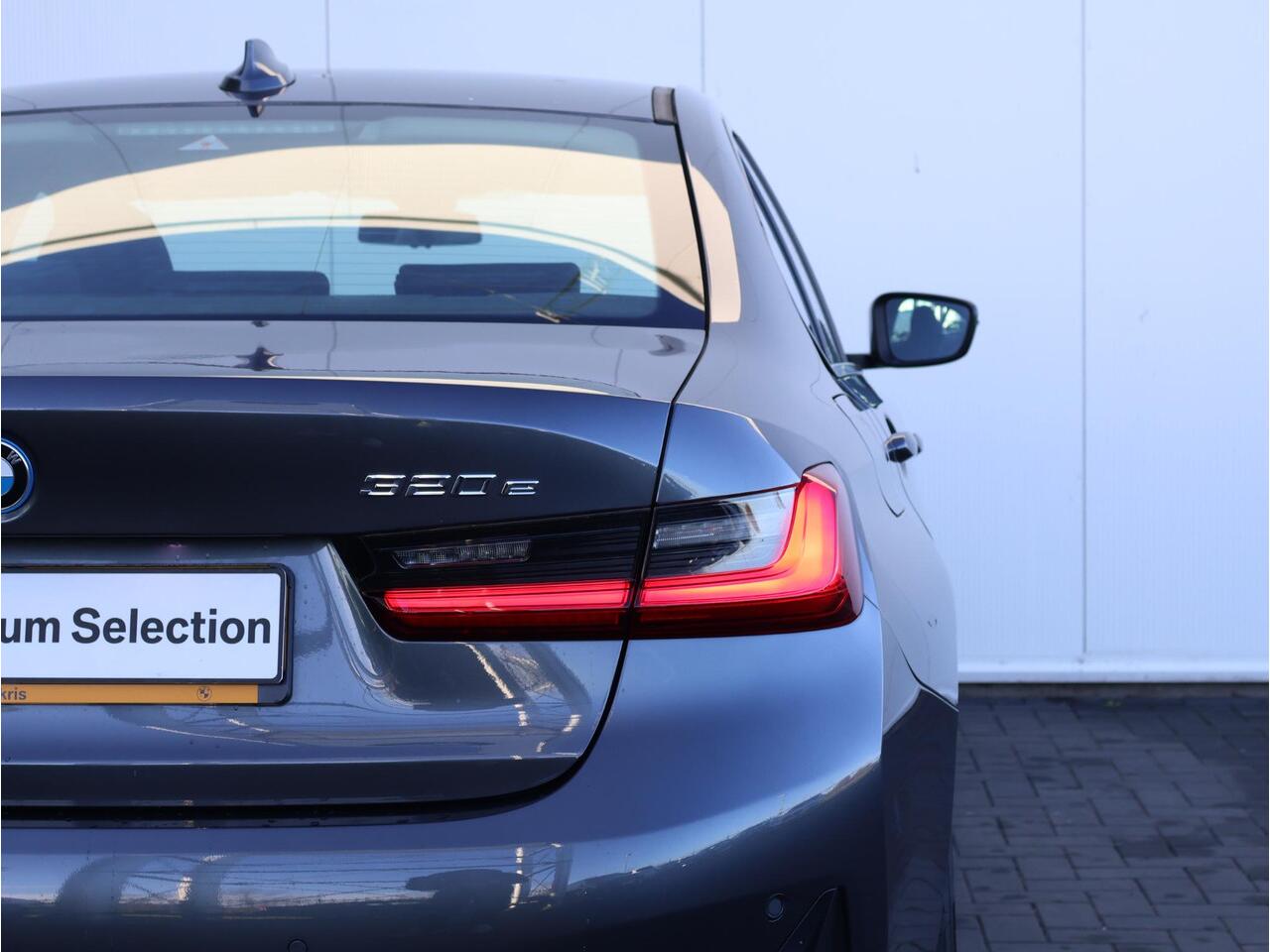 BMW 3-SERIE 320e Business Edition Plus / Lederen Bekleding / Stoelverwarming / Sportstoelen / 17 '' /