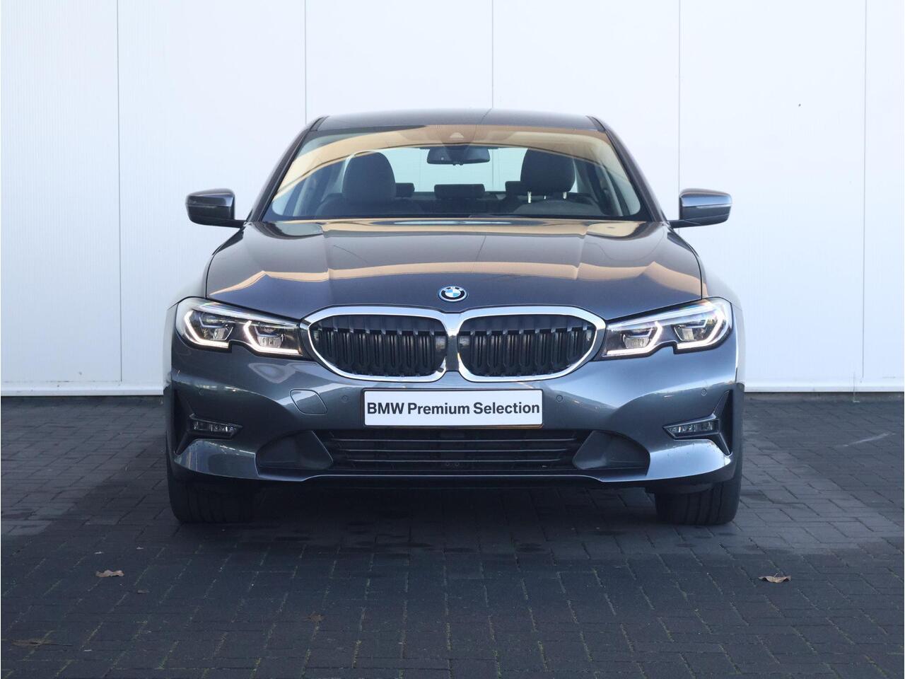 BMW 3-SERIE 320e Business Edition Plus / Lederen Bekleding / Stoelverwarming / Sportstoelen / 17 '' /