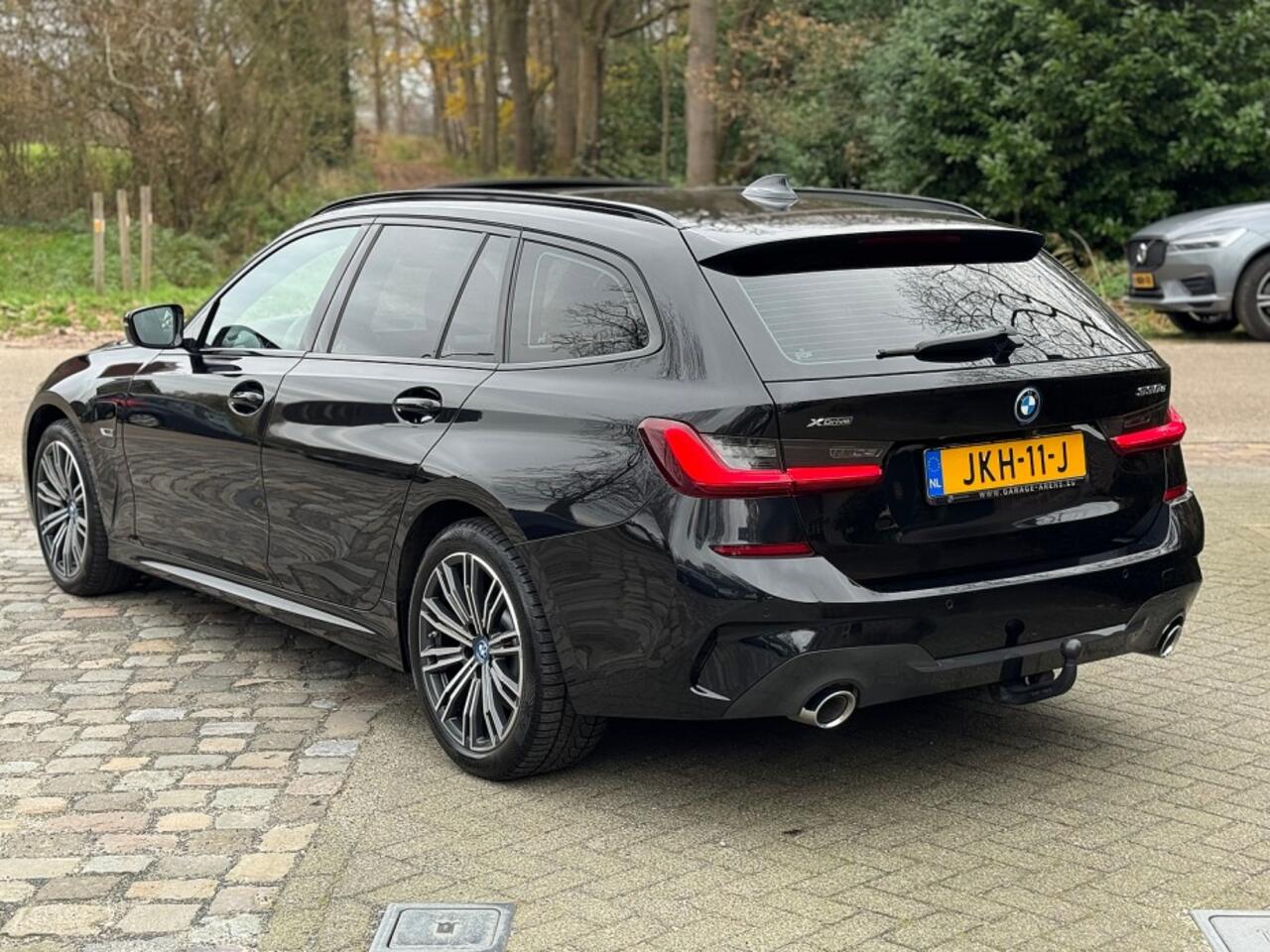 BMW 3-SERIE 330 e touring XDrive M-sport autom 1/2leer,panodak,headup,trekhaak,lmv,laserled,navi