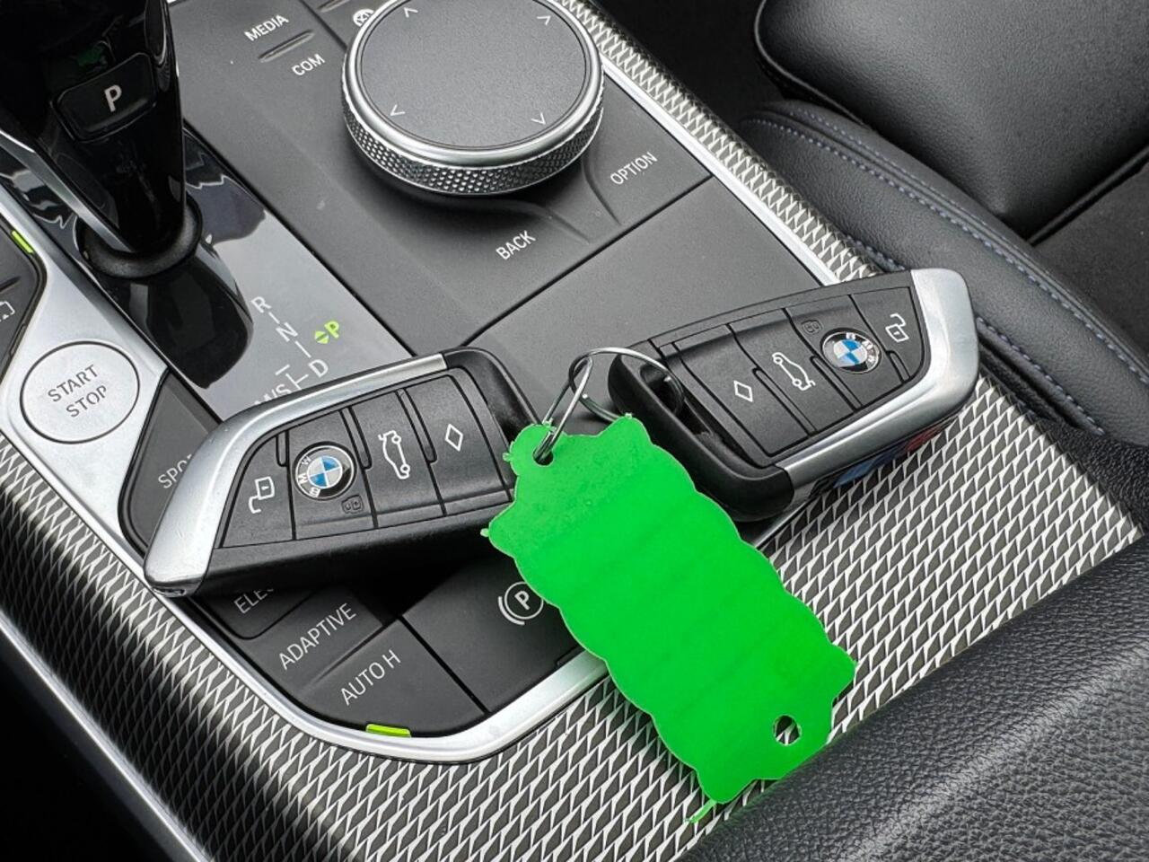 BMW 3-SERIE 330 e touring XDrive M-sport autom 1/2leer,panodak,headup,trekhaak,lmv,laserled,navi