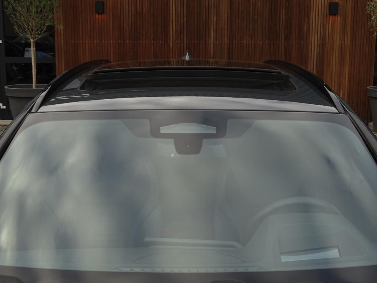 BMW 3-SERIE touring 330e 292PK High Exc. / M-Sport Individual / laser