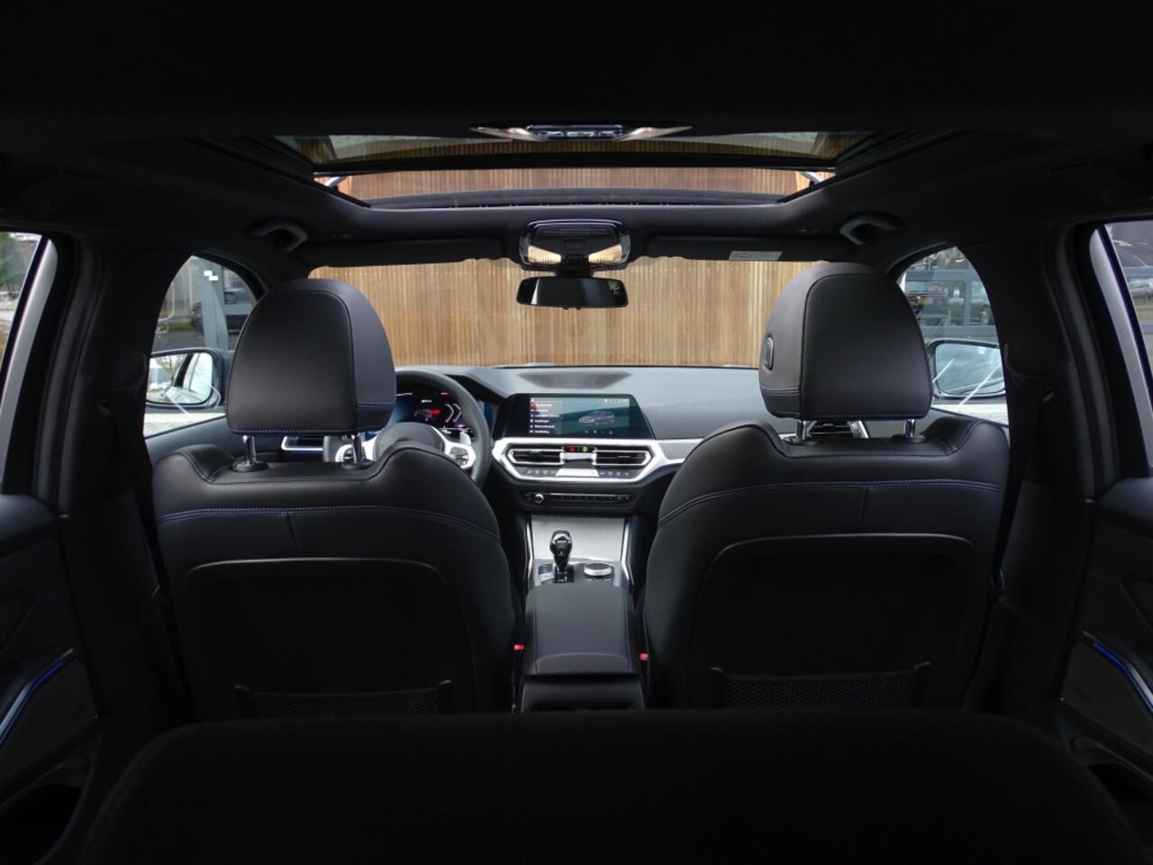 BMW 3-SERIE touring 330e 292PK High Exc. / M-Sport Individual / laser