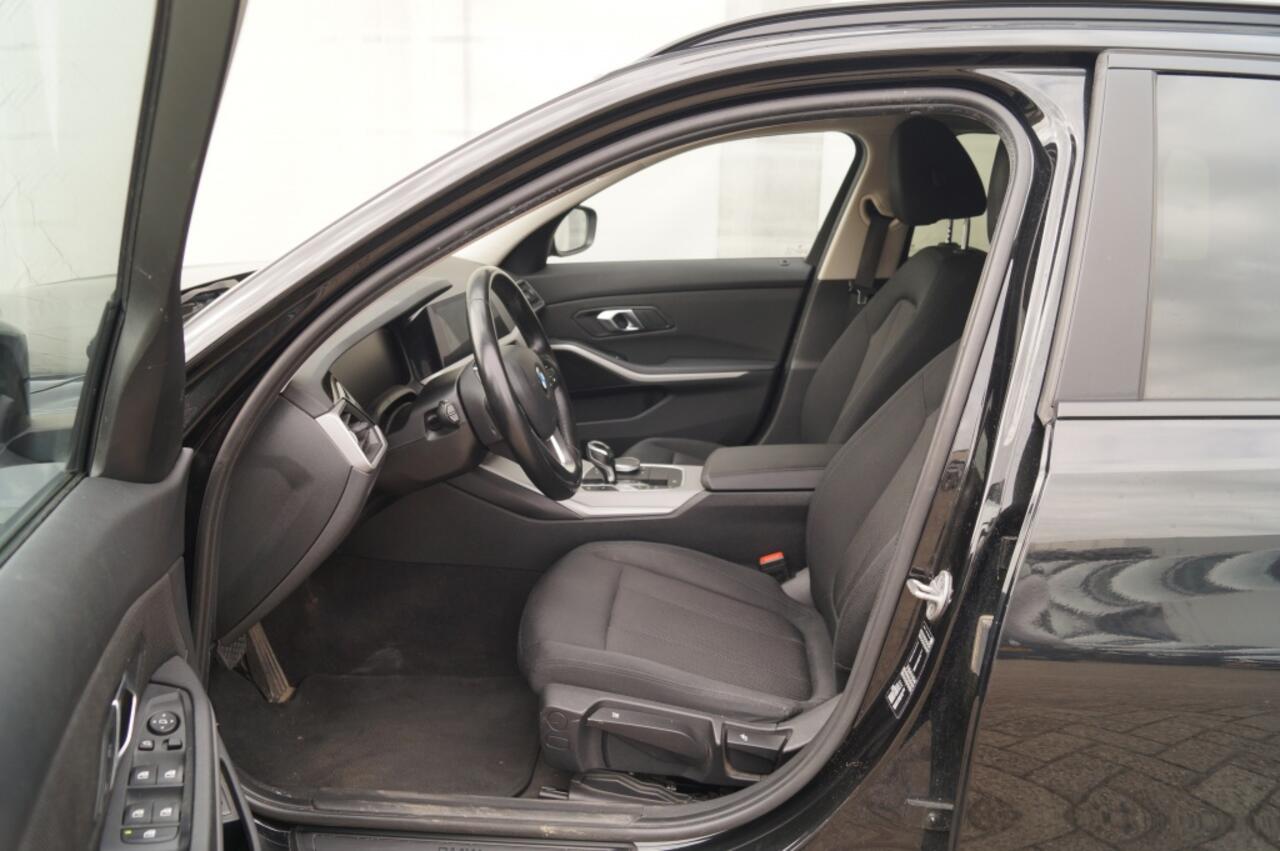 BMW 3-SERIE Touring 318d Automaat Executive -NAVI-ECC-