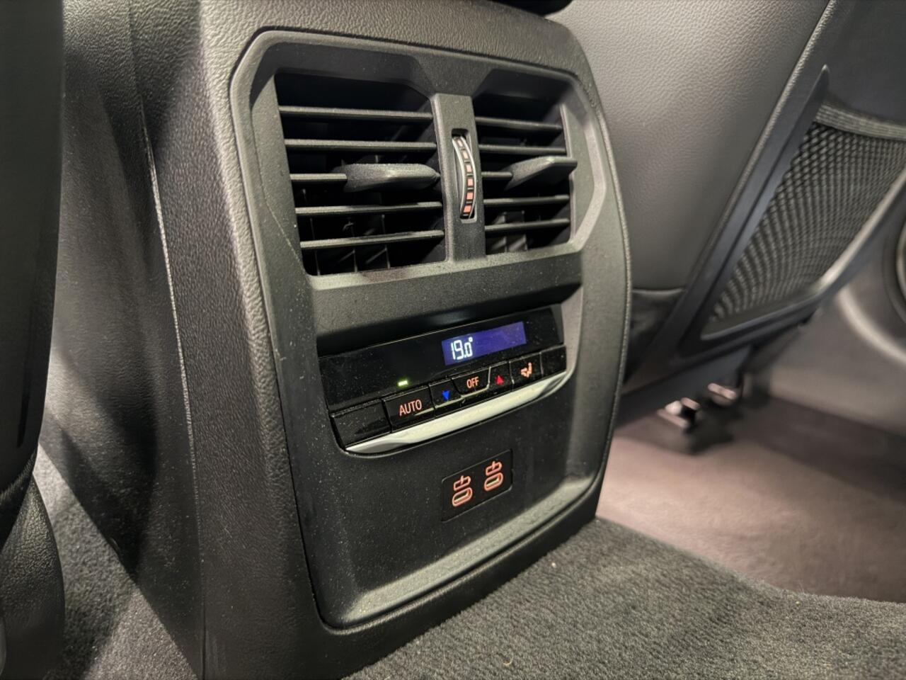 BMW 3-SERIE 330e M-Sport | Schuif/kanteldak | Trekhaak | 360 camera |