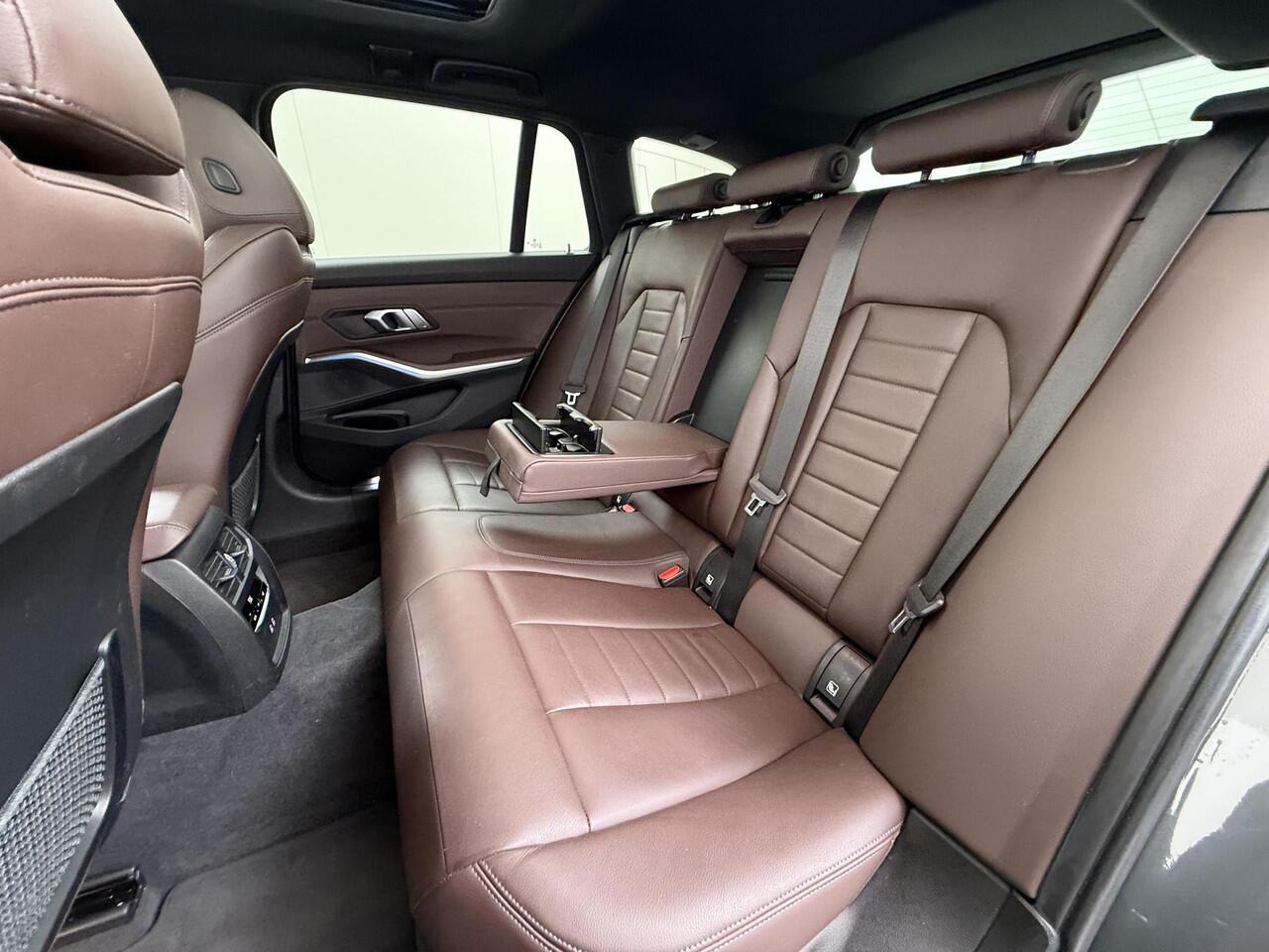 BMW 3-SERIE Touring 330e | M pakket | Leder | Panoramadak | PHEV