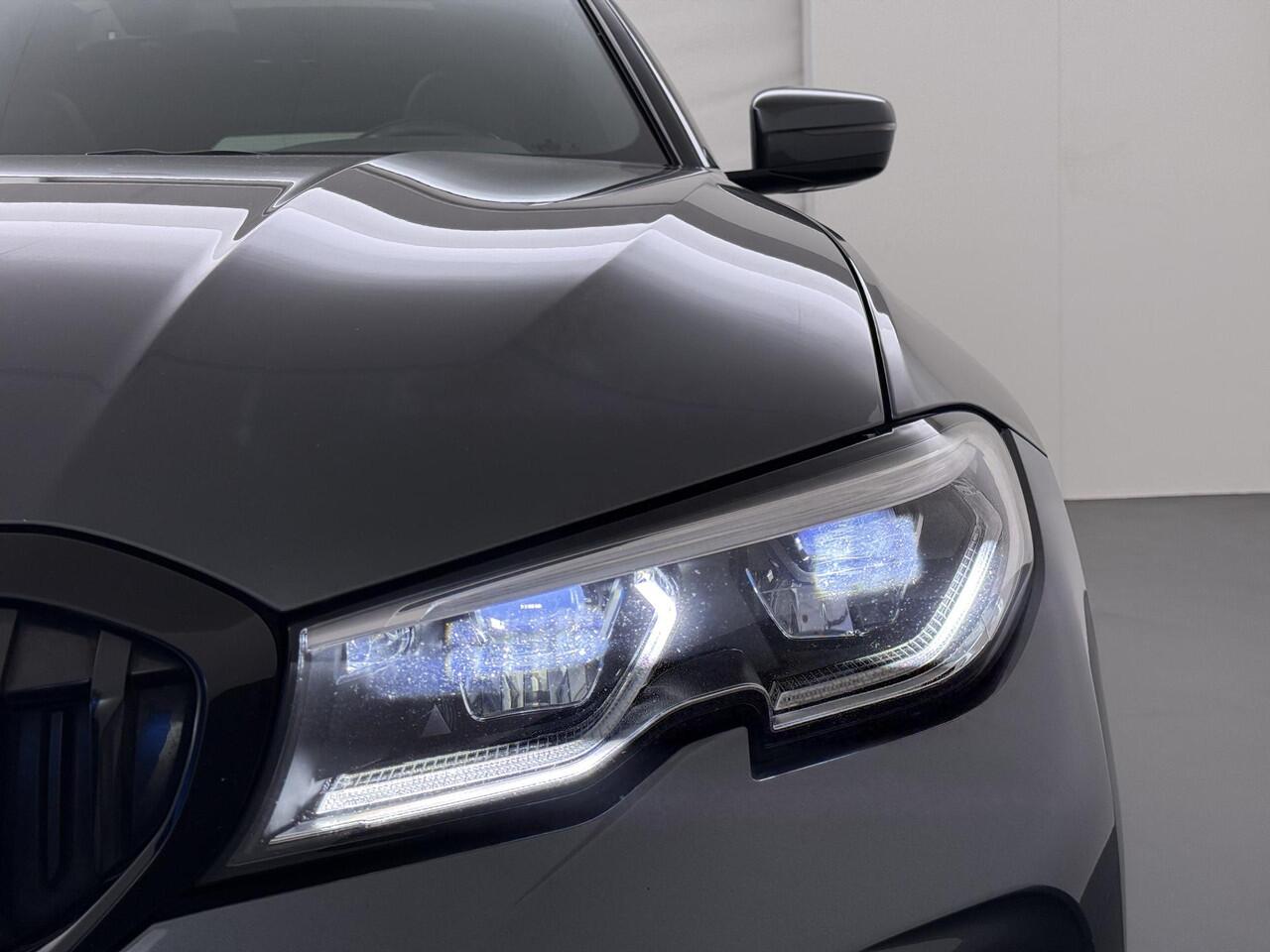 BMW 3-SERIE Touring 330e | M pakket | Leder | Panoramadak | PHEV