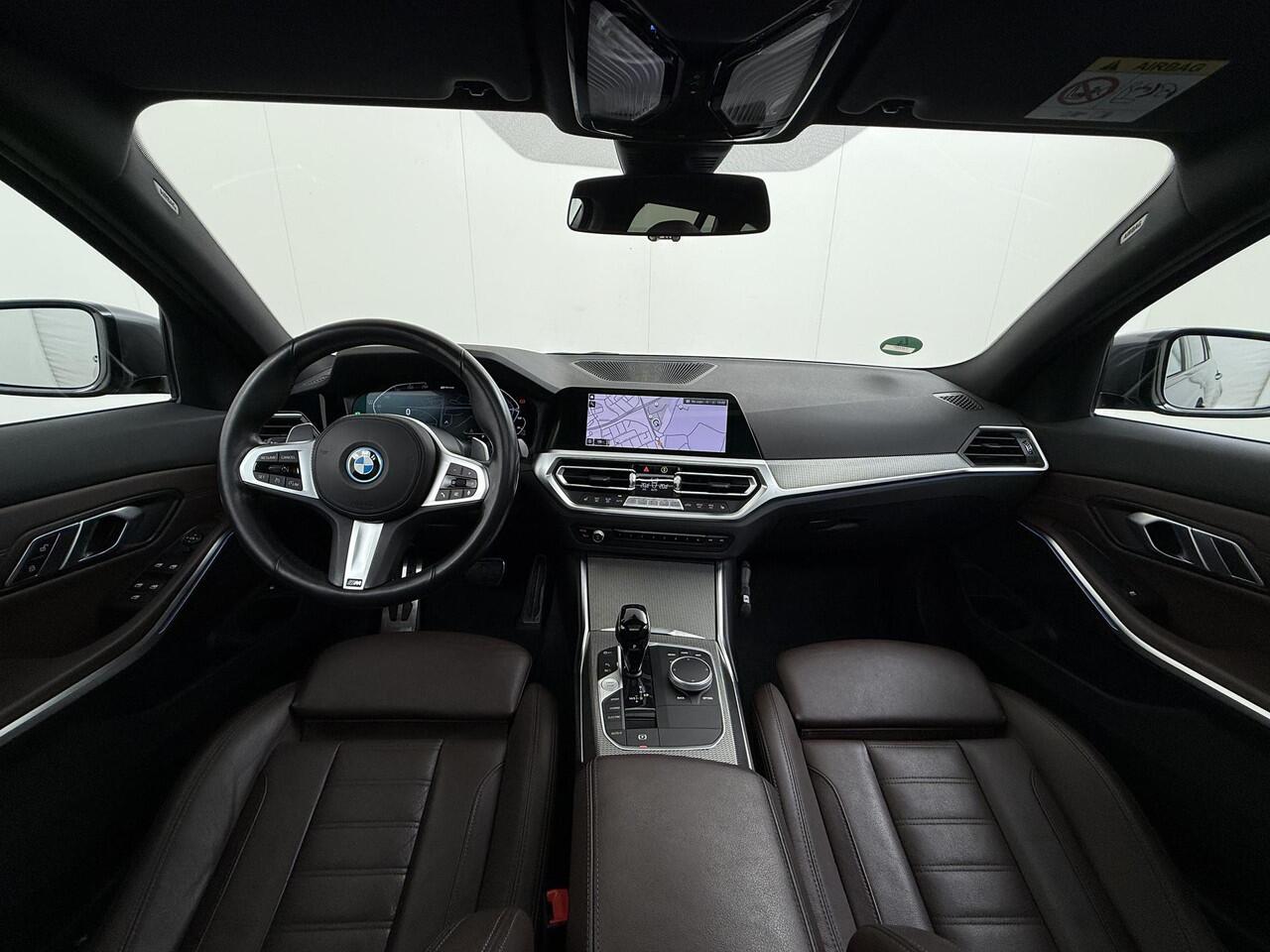 BMW 3-SERIE Touring 330e | M pakket | Leder | Panoramadak | PHEV