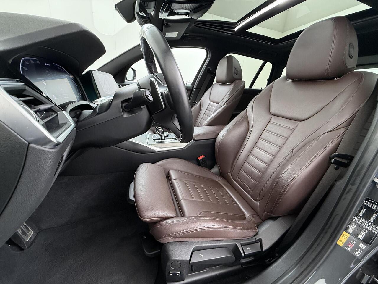 BMW 3-SERIE Touring 330e | M pakket | Leder | Panoramadak | PHEV