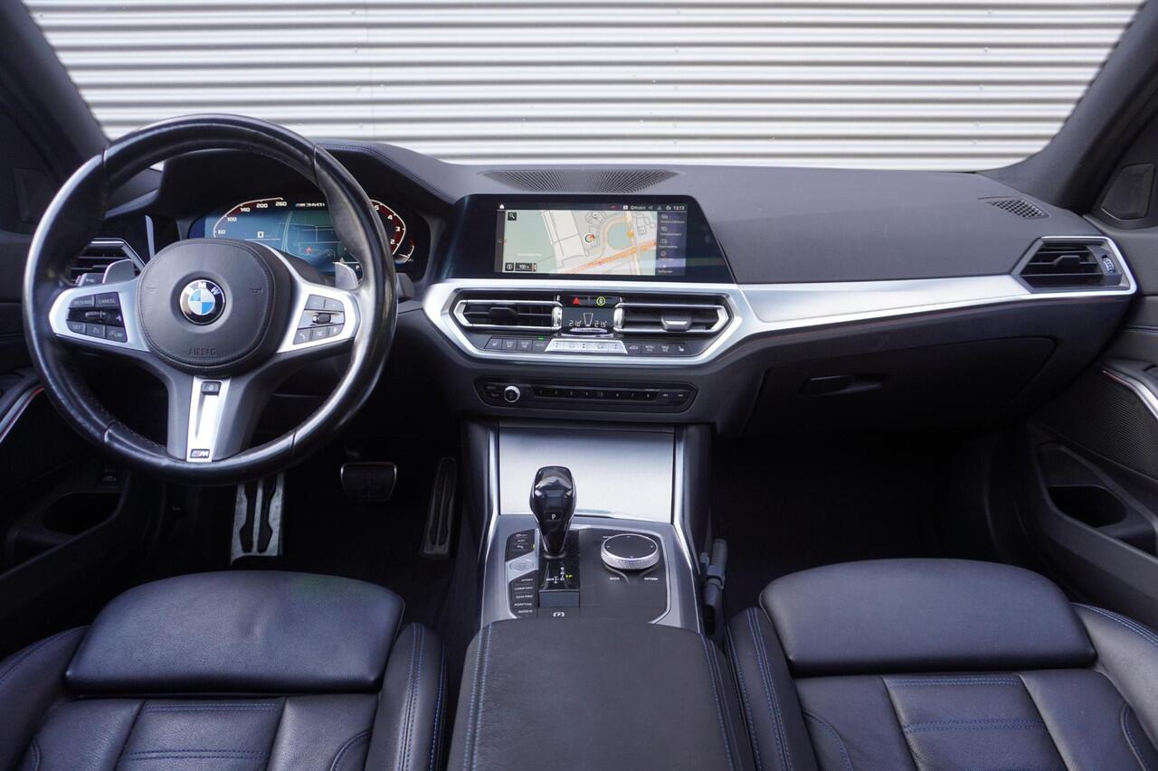 BMW 3-SERIE Touring M340i xDrive High Executive | Parking Pack | Glazen panoramadak | HiFi System | Trekhaak met elektrisch wegklapbare kogel | BMW Head-Up Display