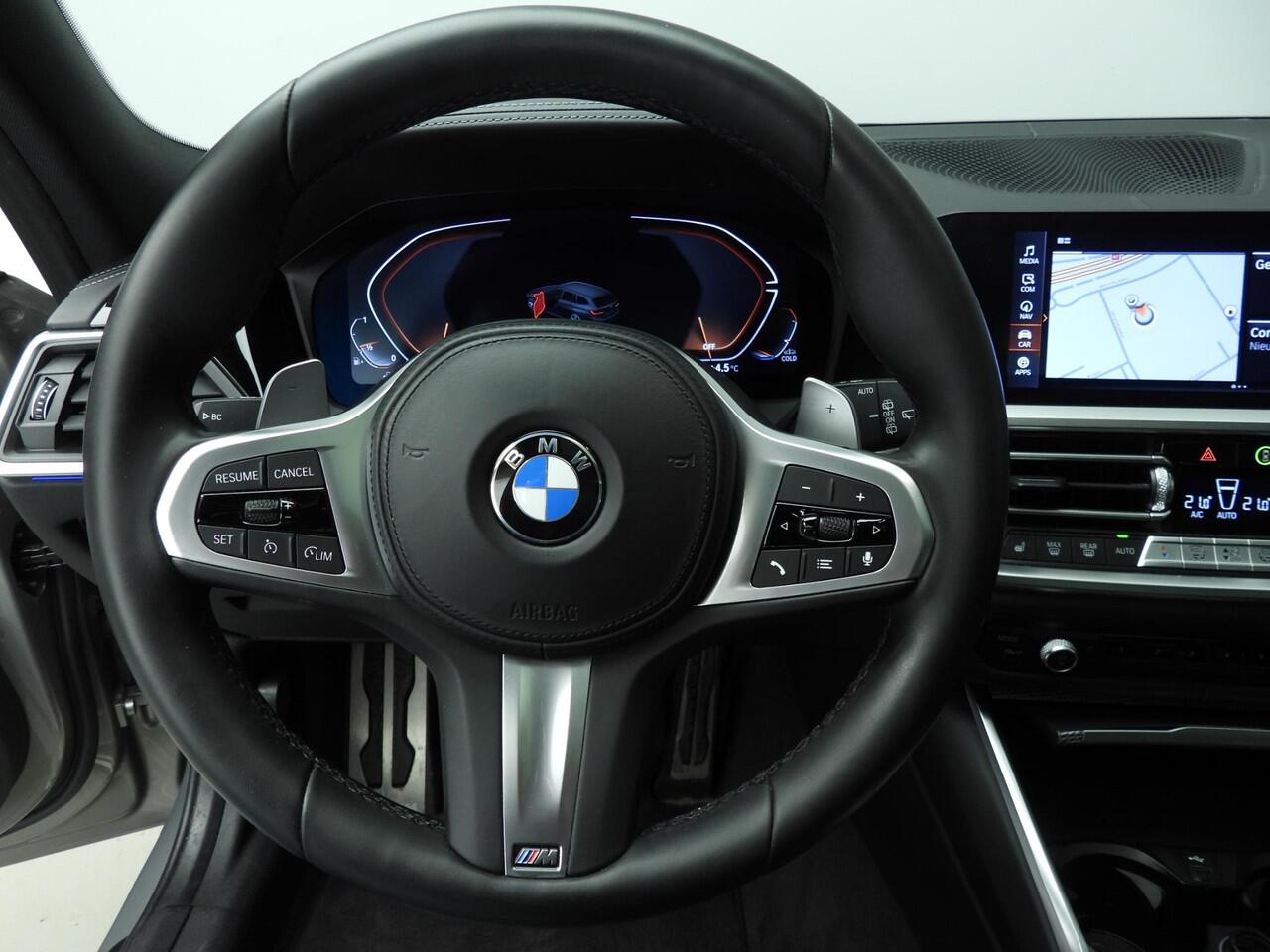 BMW 3-SERIE Touring 330i | M-Sportpakket | LED | Leder | HUD | Trekhaak | Schuifdak | DAB | Harman-kardon sound | Alu 19 inch