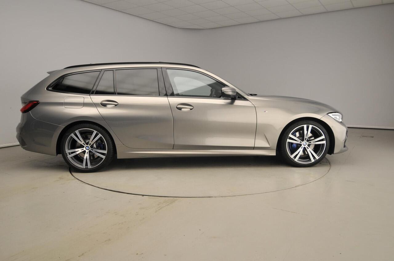 BMW 3-SERIE Touring 330i | M-Sportpakket | LED | Leder | HUD | Trekhaak | Schuifdak | DAB | Harman-kardon sound | Alu 19 inch