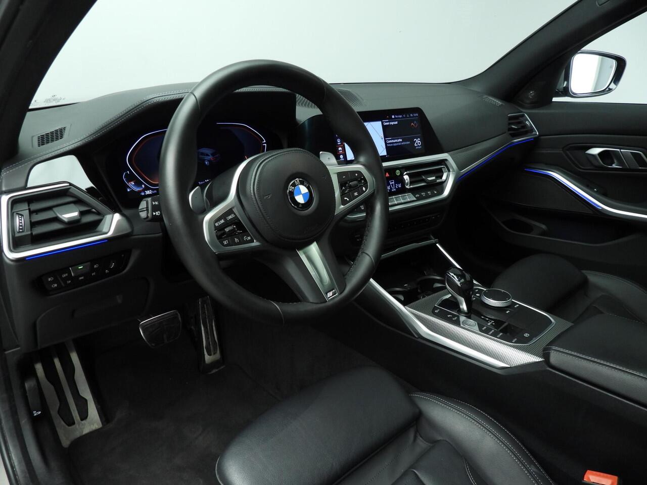 BMW 3-SERIE Touring 330i | M-Sportpakket | LED | Leder | HUD | Trekhaak | Schuifdak | DAB | Harman-kardon sound | Alu 19 inch