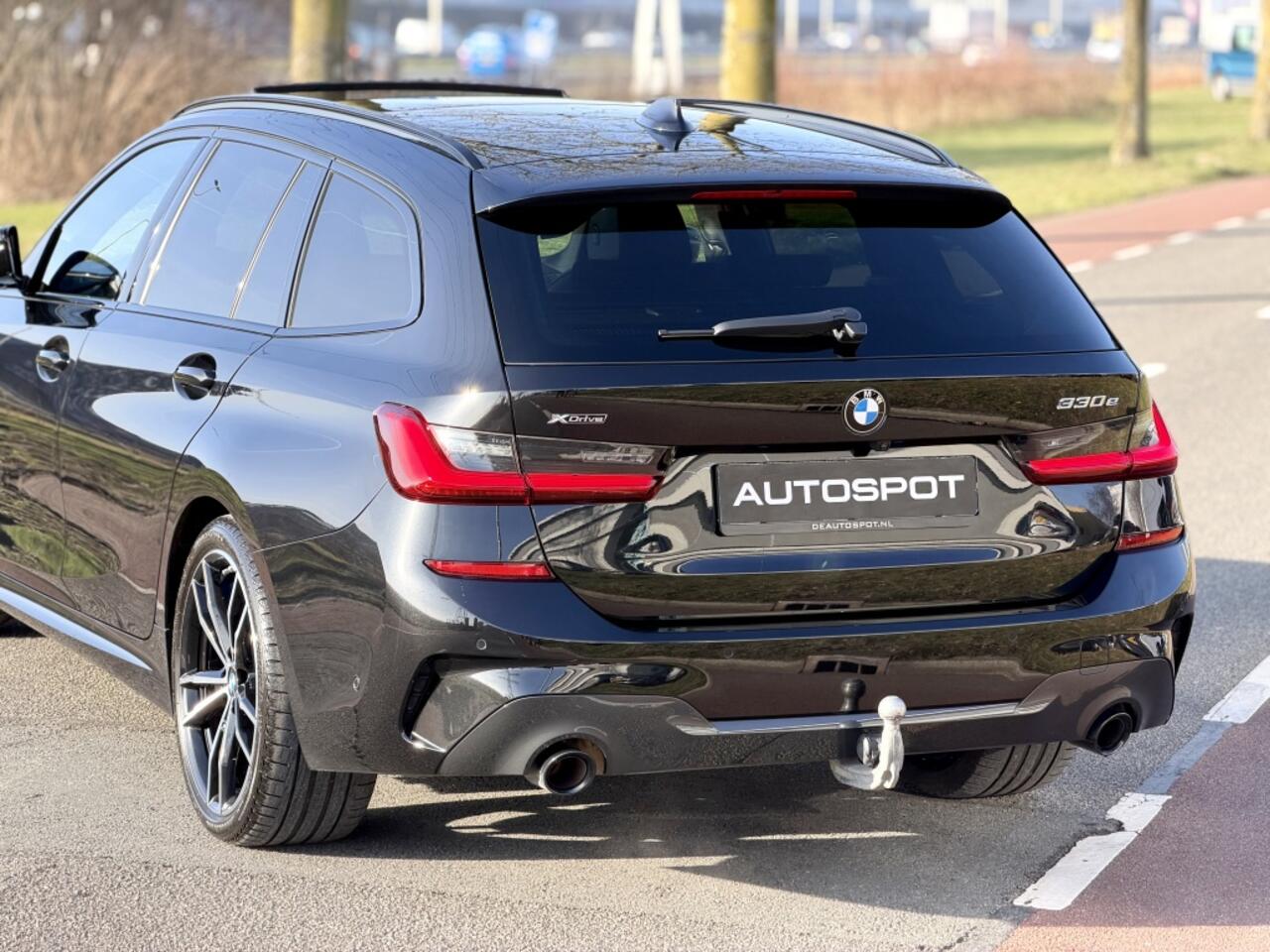 BMW 3-SERIE Touring 330e xDrive M-Sport Pano Laser Memory HUD