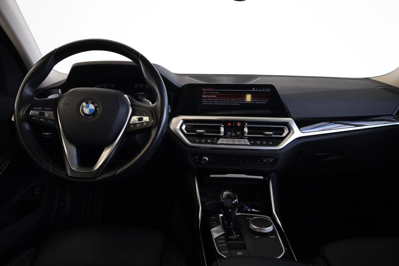 BMW 3-SERIE Touring 320i | Panorama Dak | Stoelverwarming | Trekhaak