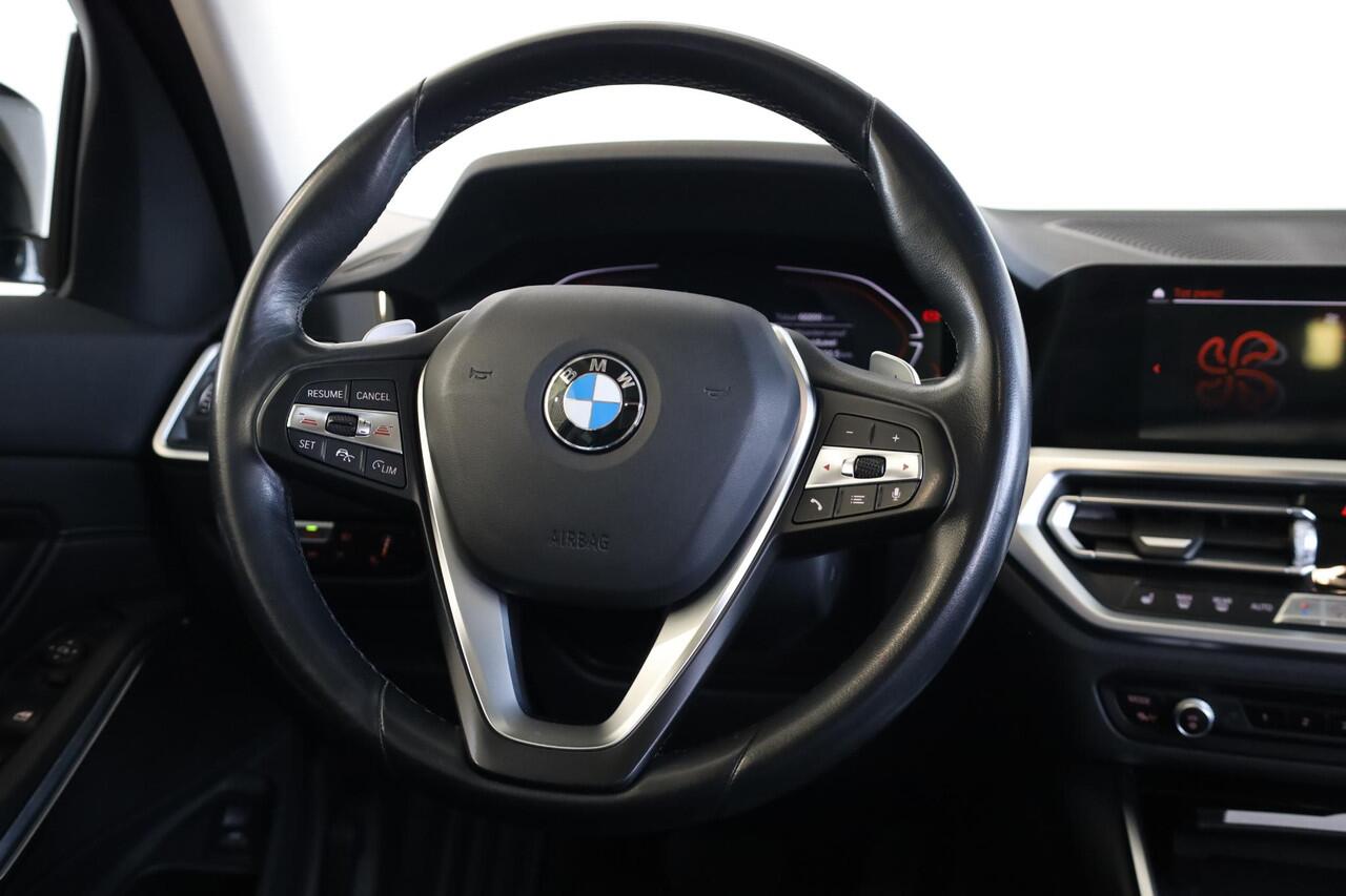 BMW 3-SERIE Touring 320i | Panorama Dak | Stoelverwarming | Trekhaak