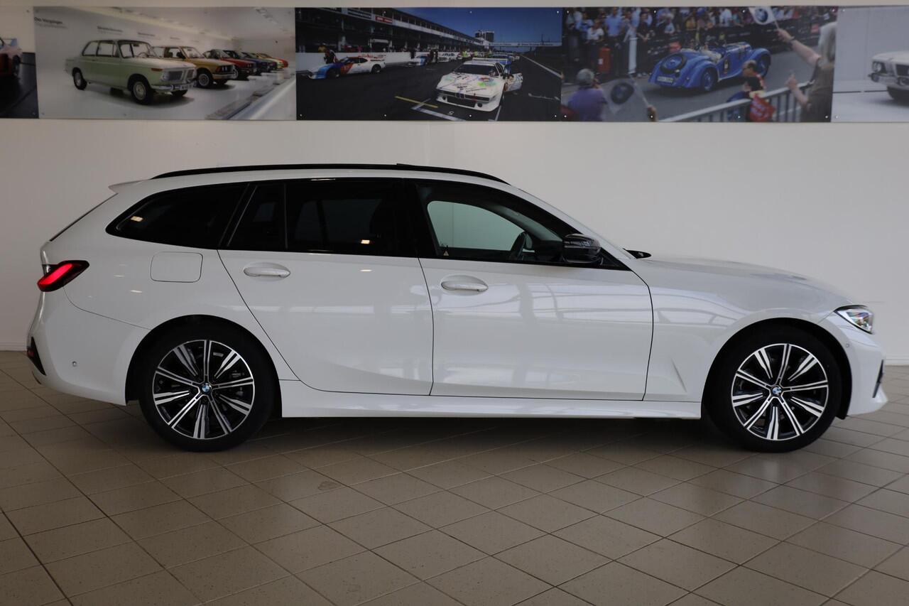 BMW 3-SERIE Touring 320i | Panorama Dak | Stoelverwarming | Trekhaak
