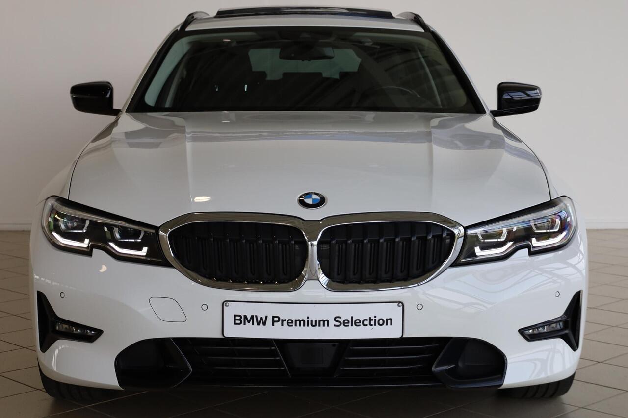 BMW 3-SERIE Touring 320i | Panorama Dak | Stoelverwarming | Trekhaak