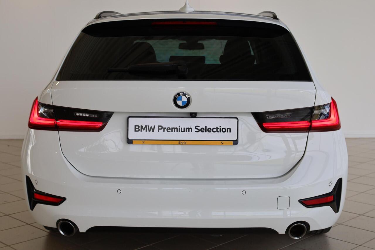 BMW 3-SERIE Touring 320i | Panorama Dak | Stoelverwarming | Trekhaak