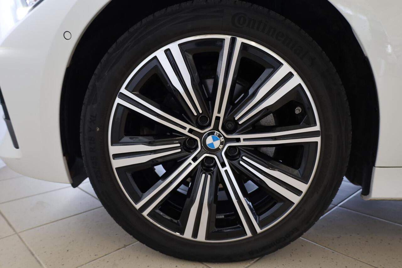 BMW 3-SERIE Touring 320i | Panorama Dak | Stoelverwarming | Trekhaak