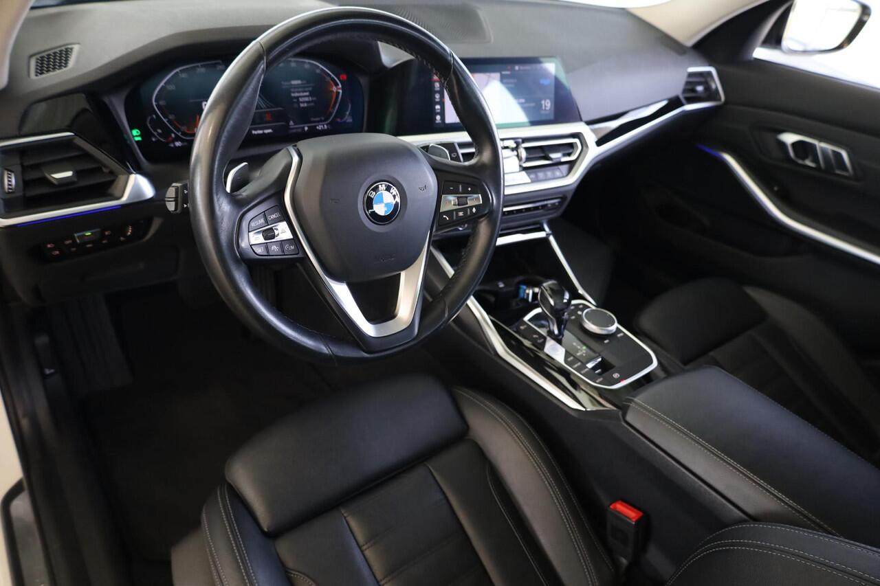 BMW 3-SERIE Touring 320i | Panorama Dak | Stoelverwarming | Trekhaak