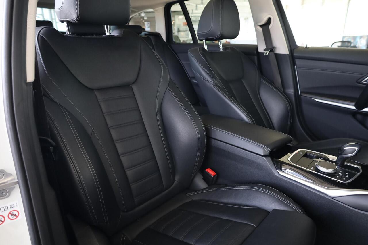 BMW 3-SERIE Touring 320i | Panorama Dak | Stoelverwarming | Trekhaak