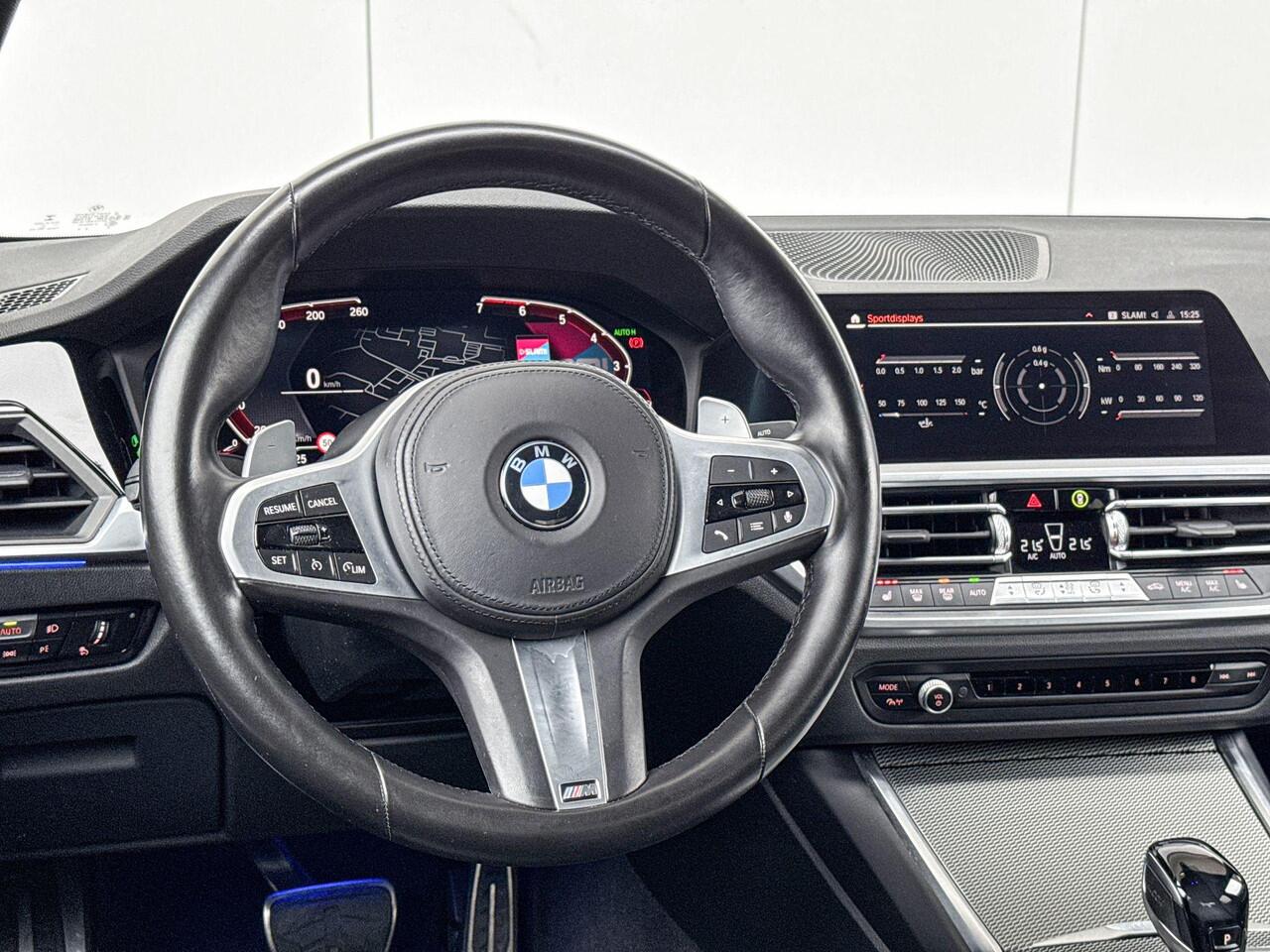BMW 3-SERIE Sedan 318i High Executive M-Sport 18 Inch / Getinte Ramen / Led Koplampen / Stoelverwarming / Alarm Klasse 3 / Achteruitrij Camera