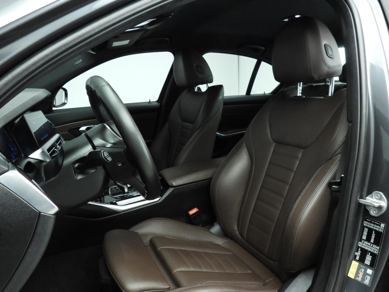 BMW 3-SERIE Sedan 320e | Laserlicht | Leder | Navigatie | Active cruise | Trekhaak | Sportstoelen | Stoelverwarming | DAB | Hifi speakers | Alu 18 inch