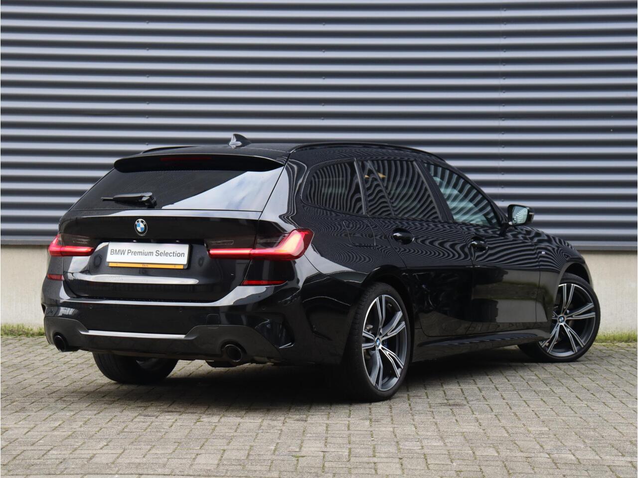 BMW 3-SERIE Touring 330e | High Executive | M Sportpakket | Panodak | Head-Up | Trekhaak | Adaptive Cruise Control | Driving Assistant | Harman Kardon | Laserlight | Parking Assistant Plus | 19'' LMV