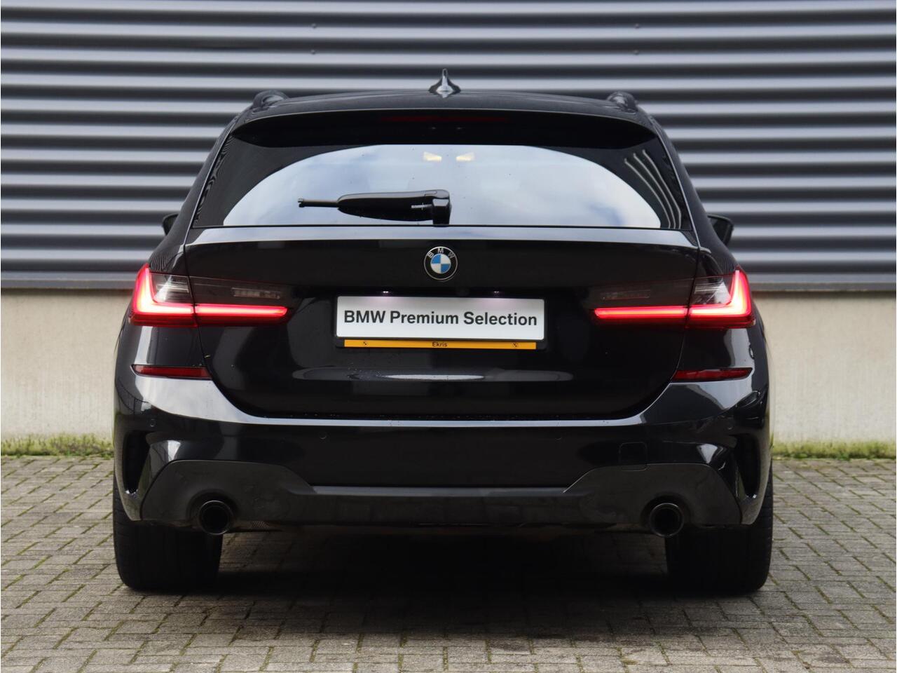 BMW 3-SERIE Touring 330e | High Executive | M Sportpakket | Panodak | Head-Up | Trekhaak | Adaptive Cruise Control | Driving Assistant | Harman Kardon | Laserlight | Parking Assistant Plus | 19'' LMV