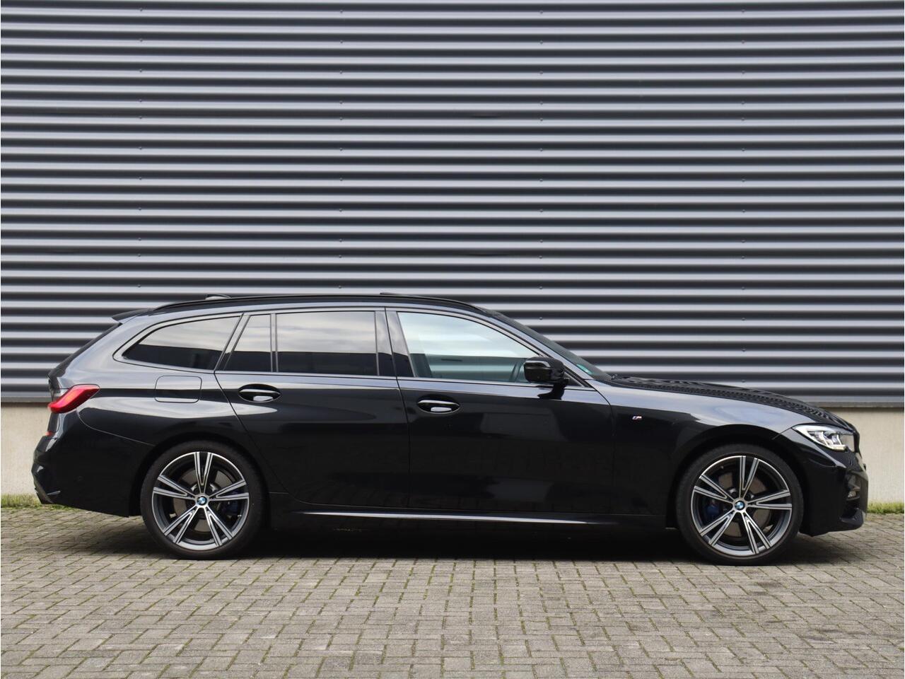 BMW 3-SERIE Touring 330e | High Executive | M Sportpakket | Panodak | Head-Up | Trekhaak | Adaptive Cruise Control | Driving Assistant | Harman Kardon | Laserlight | Parking Assistant Plus | 19'' LMV