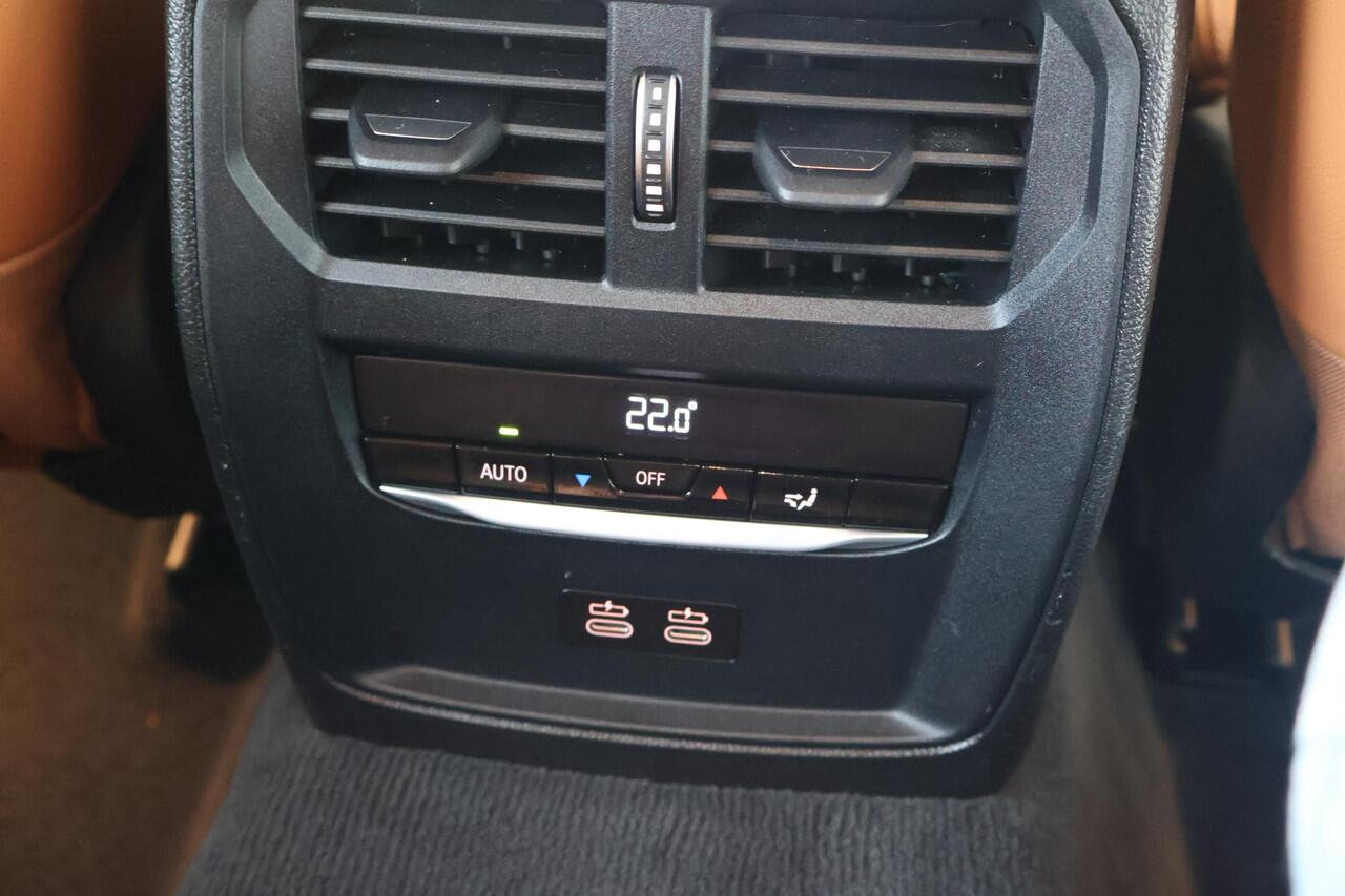 BMW 3-SERIE Touring 318i High Executive Edition | M Sport | Parking Pack | Voorstoelen Verwarmd