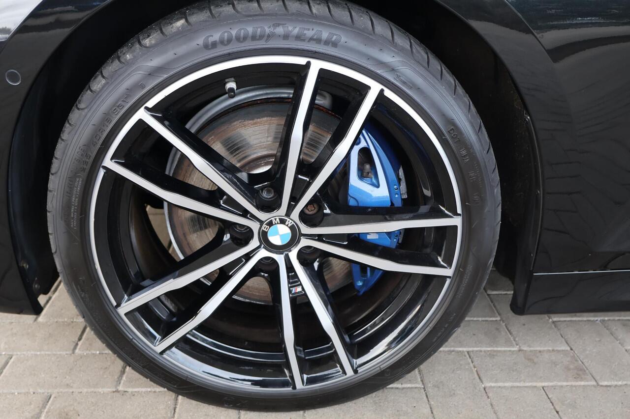 BMW 3-SERIE Touring 318i High Executive Edition | M Sport | Parking Pack | Voorstoelen Verwarmd