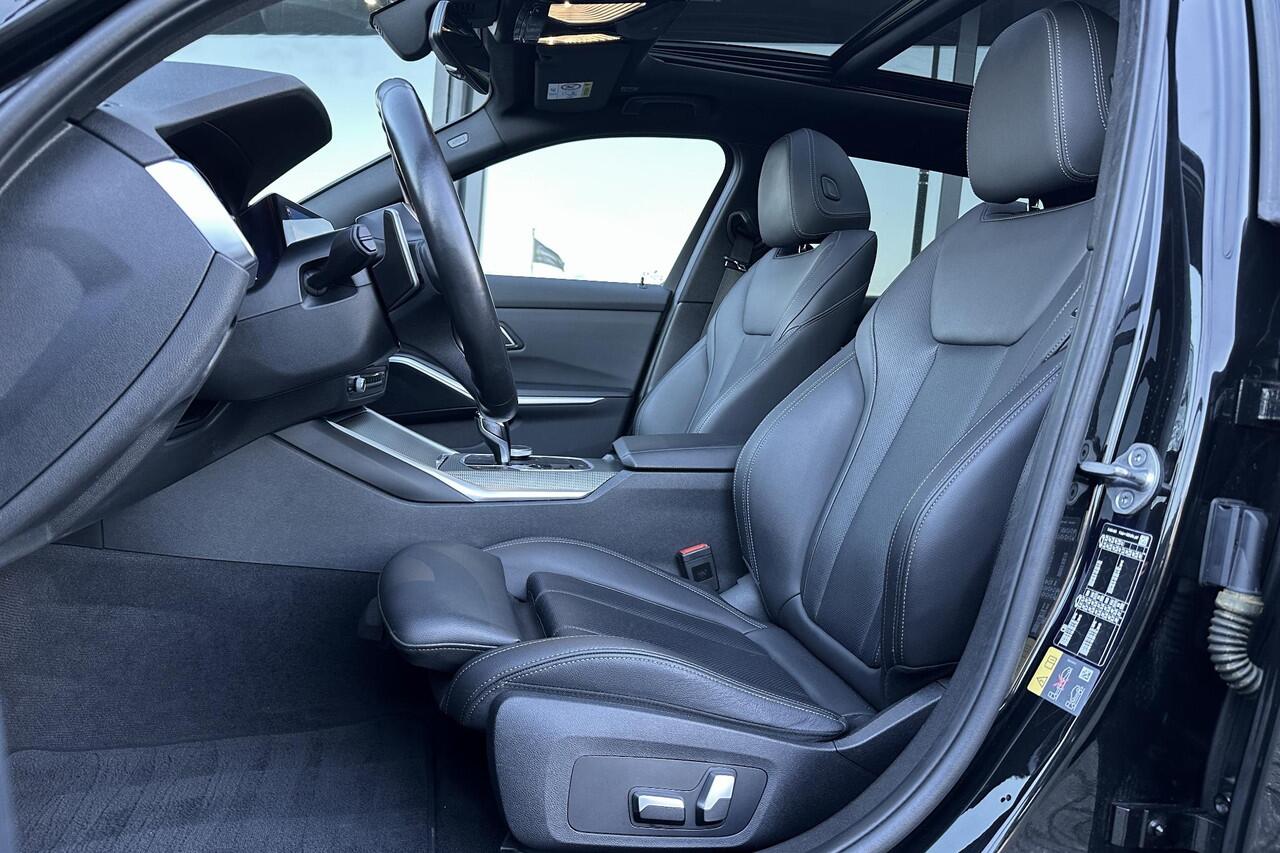 BMW 3-SERIE Touring 330e High Exe. M Sport Laser Pano Leder Hud