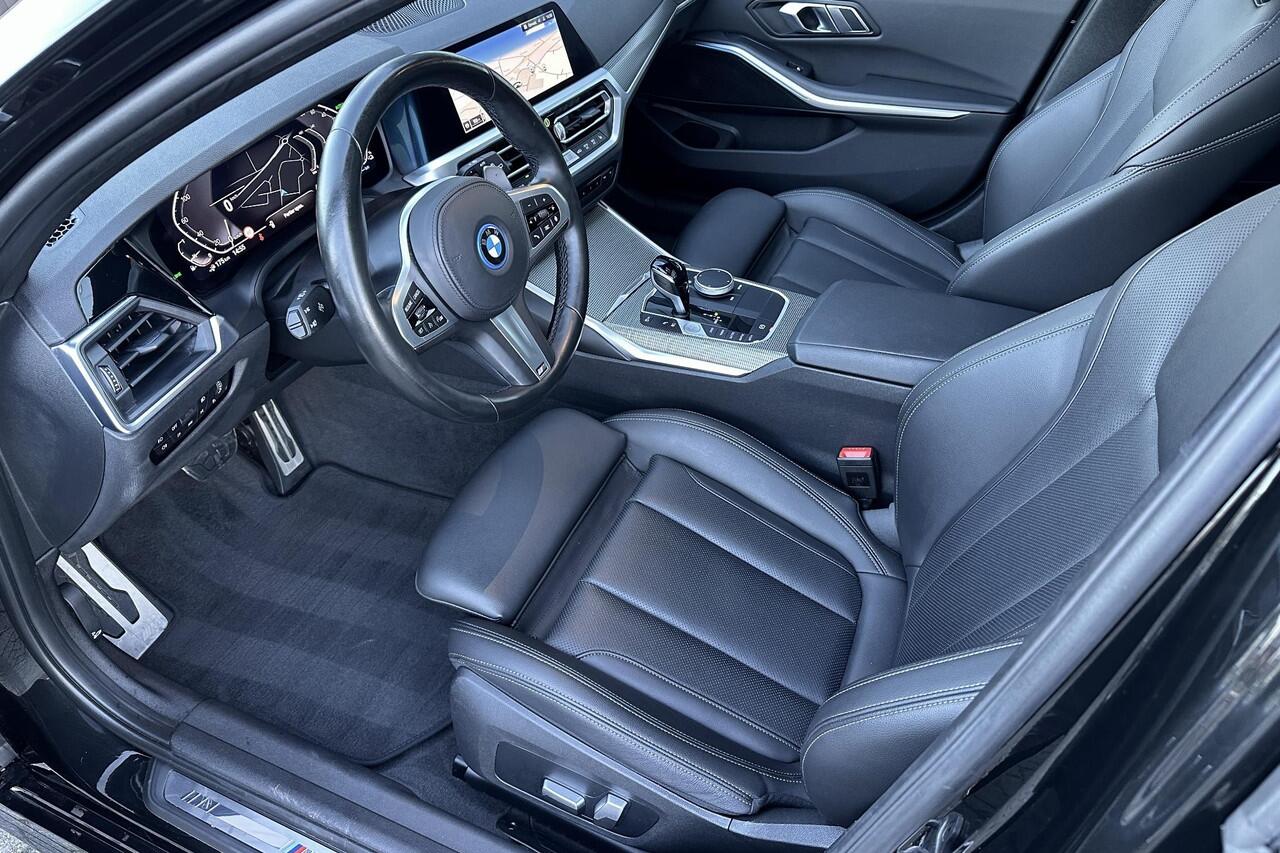 BMW 3-SERIE Touring 330e High Exe. M Sport Laser Pano Leder Hud