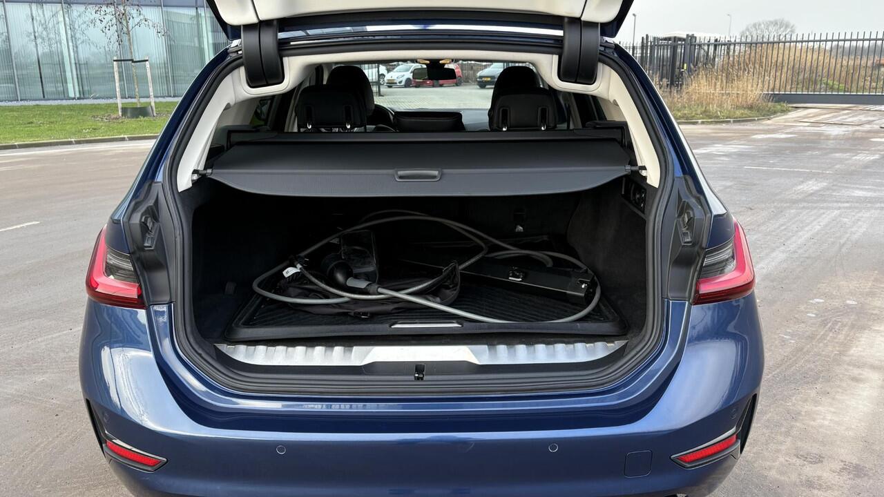 BMW 3-SERIE Touring 330e xDrive High Executive