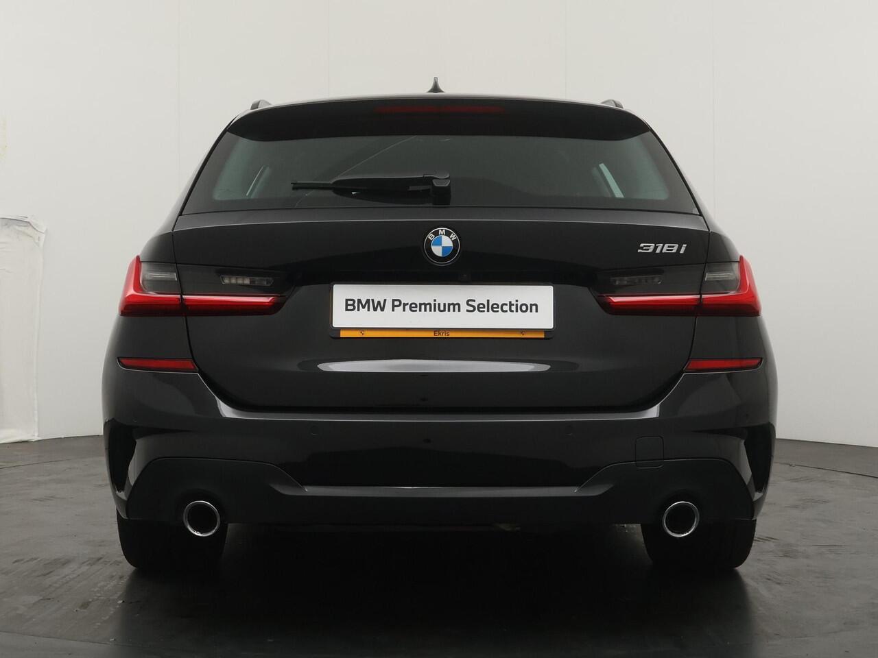 BMW 3-SERIE Touring 318i Business Edition | M Sport | Parking Pack | Trekhaak |