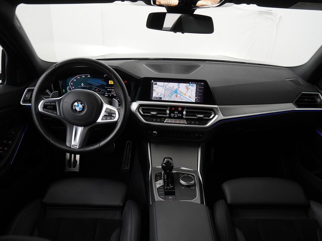 BMW 3-SERIE Touring 318i Business Edition | M Sport | Parking Pack | Trekhaak |