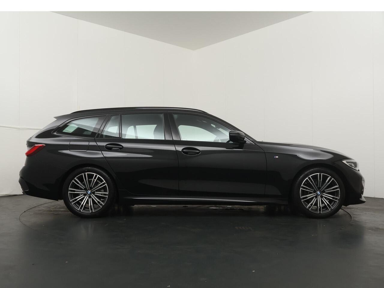 BMW 3-SERIE Touring 318i Business Edition | M Sport | Parking Pack | Trekhaak |