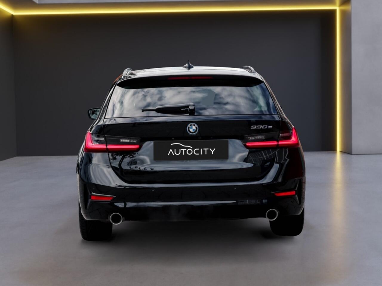 BMW 3-SERIE touring 330e Advantage Pano l Leder l Driver Assistance Pack l Stuur sto